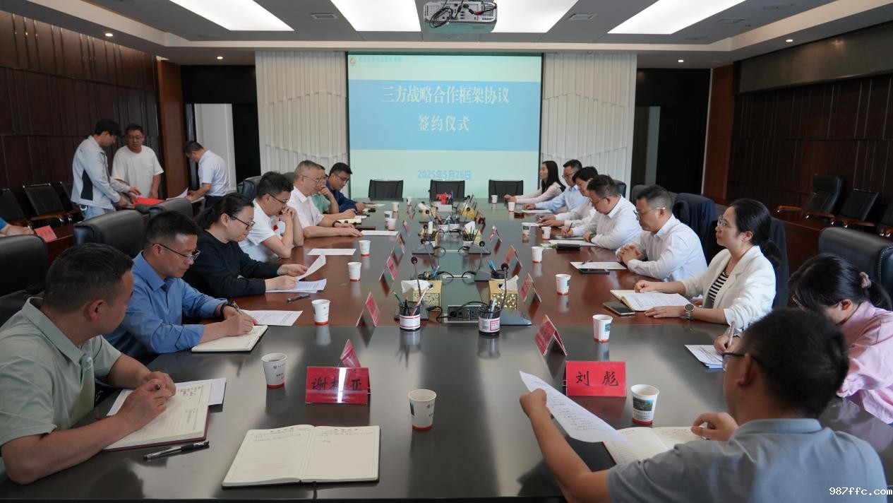  深化产教融合，机电一体化技术专业“工学交替”三方签约仪式举行